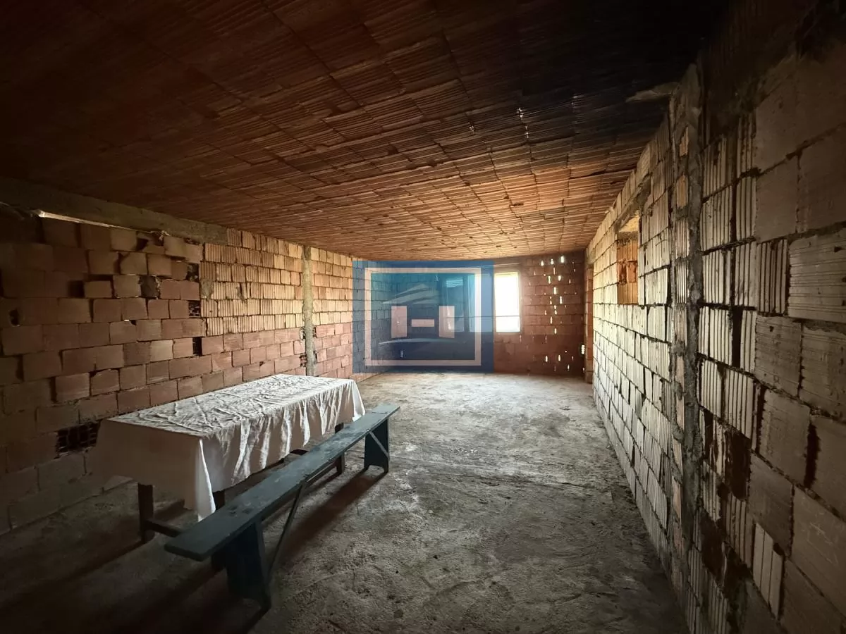 Na prodaju prostrano imanje u selu Crnče – idealno za život ili investiciju 41