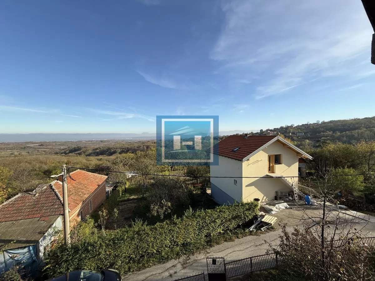 Na prodaju prostrano imanje u selu Crnče – idealno za život ili investiciju 46