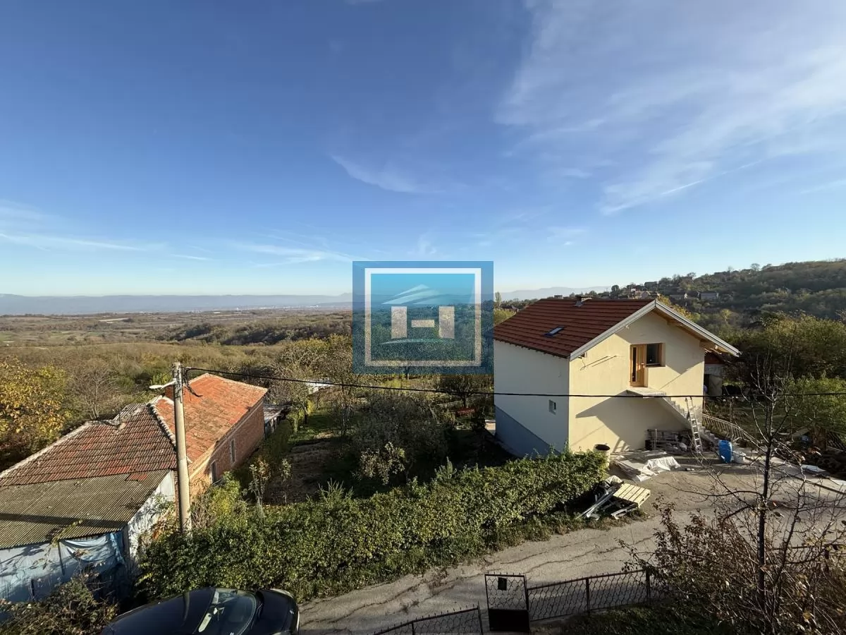 Na prodaju prostrano imanje u selu Crnče – idealno za život ili investiciju 47