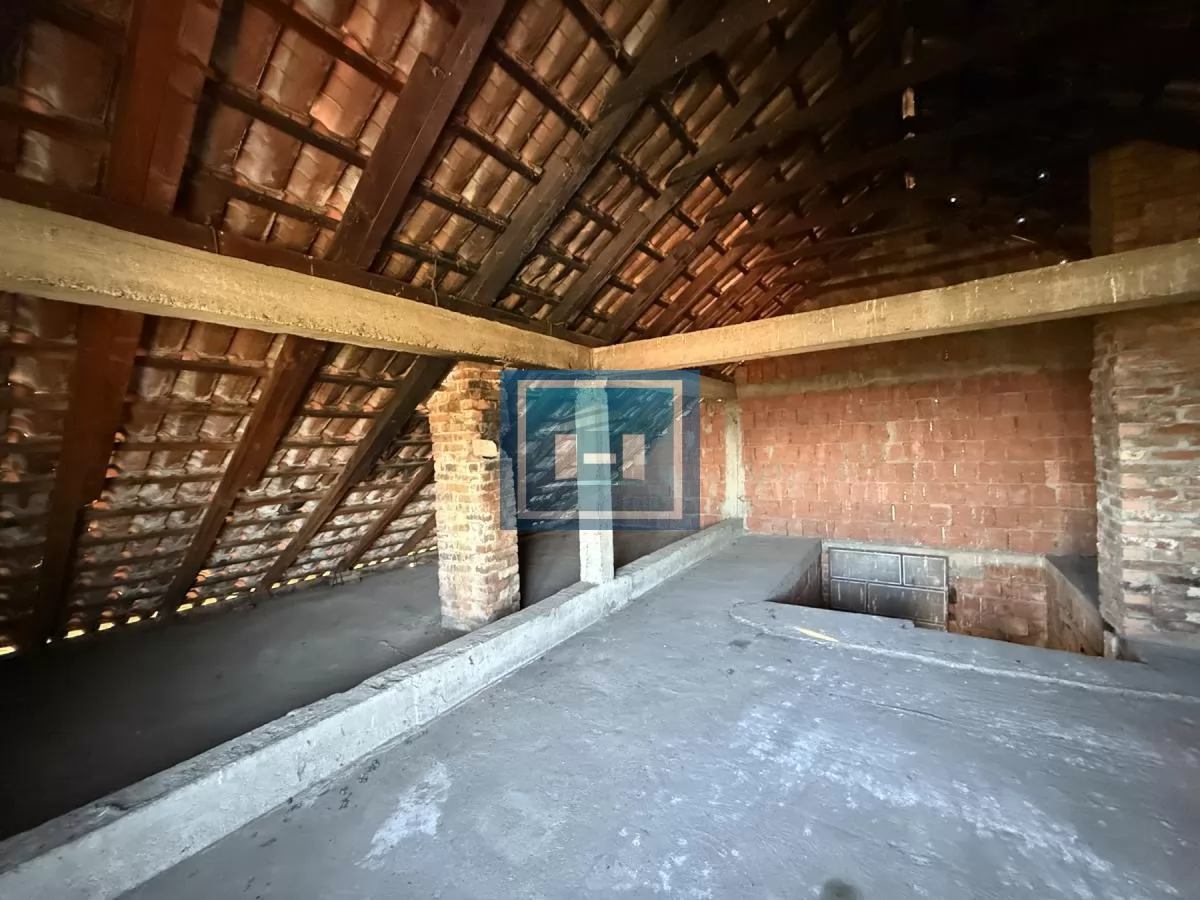 Na prodaju prostrano imanje u selu Crnče – idealno za život ili investiciju 48