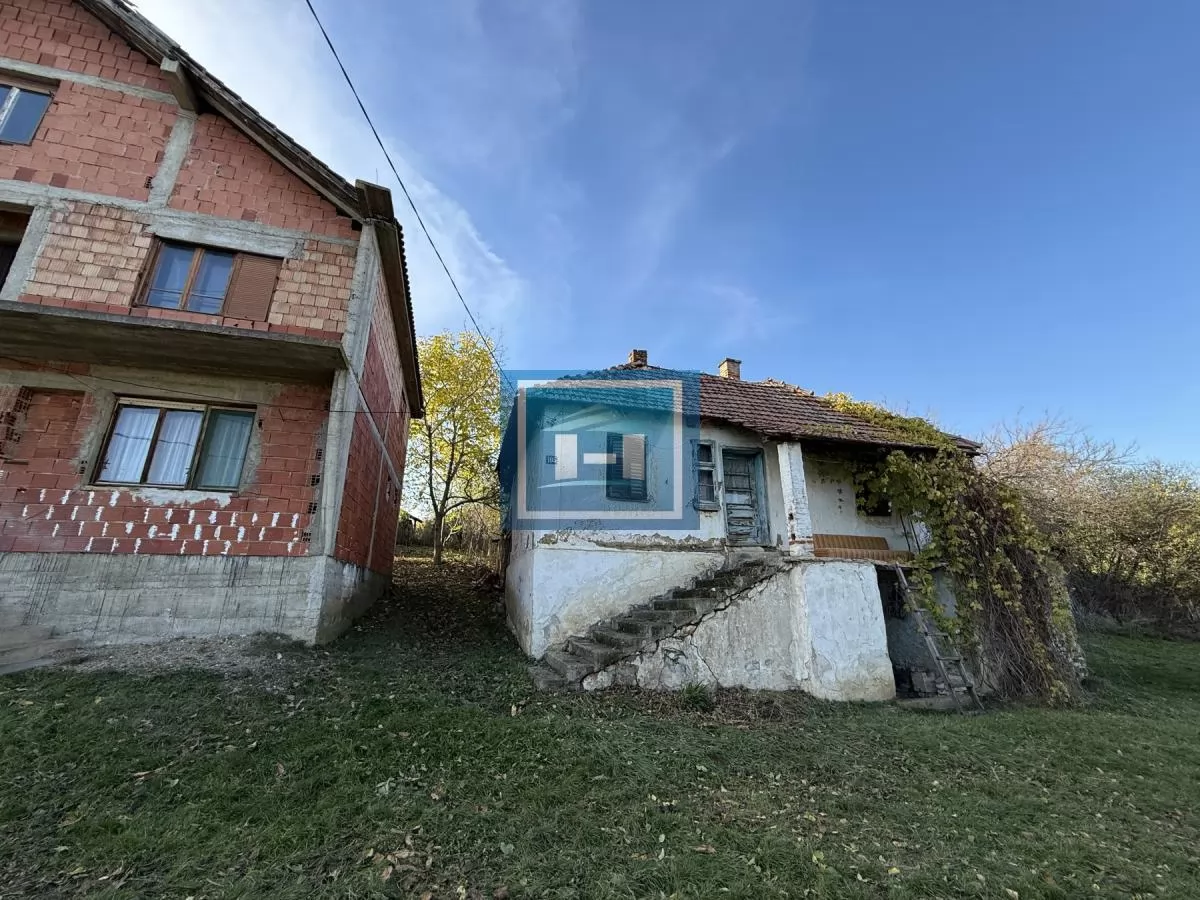 Na prodaju prostrano imanje u selu Crnče – idealno za život ili investiciju 5