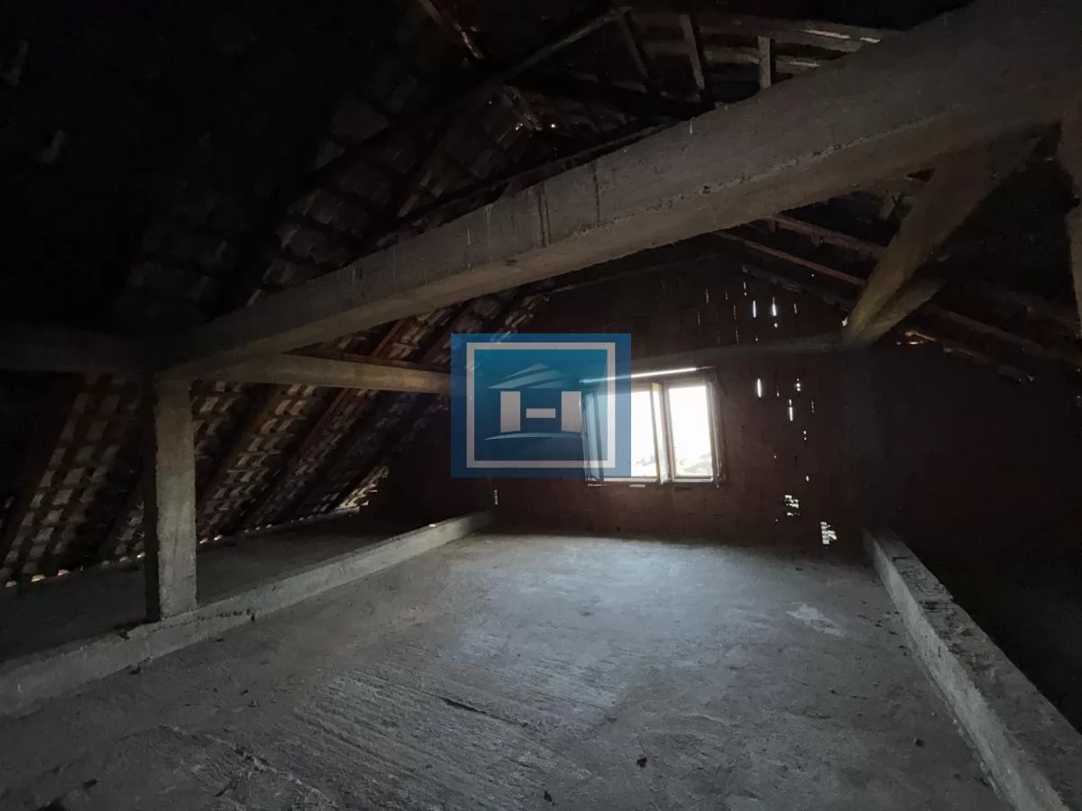 Na prodaju prostrano imanje u selu Crnče – idealno za život ili investiciju 51