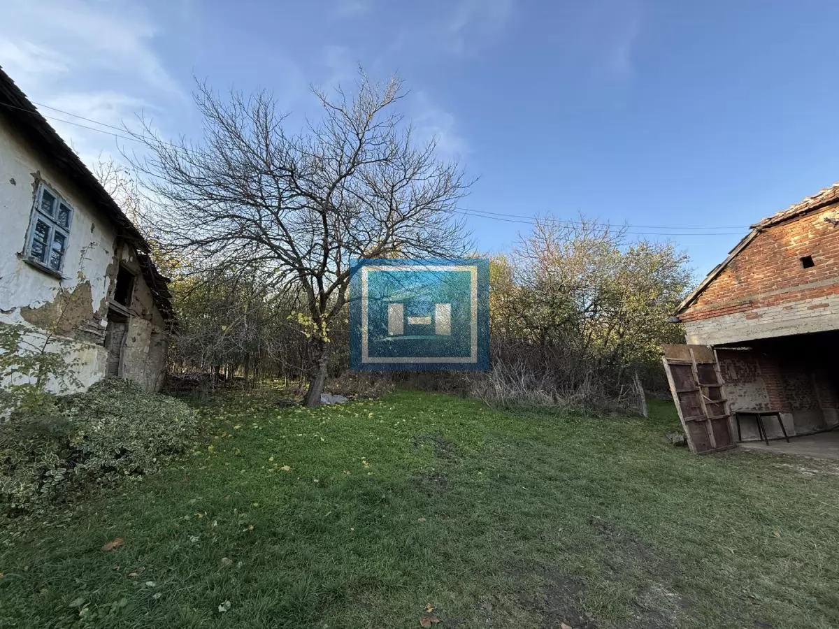 Na prodaju prostrano imanje u selu Crnče – idealno za život ili investiciju 54