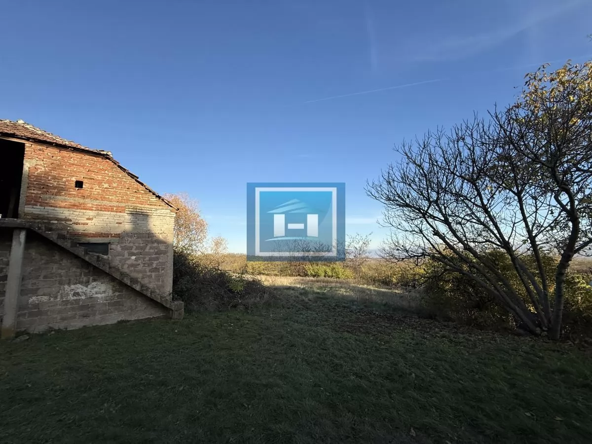 Na prodaju prostrano imanje u selu Crnče – idealno za život ili investiciju 55