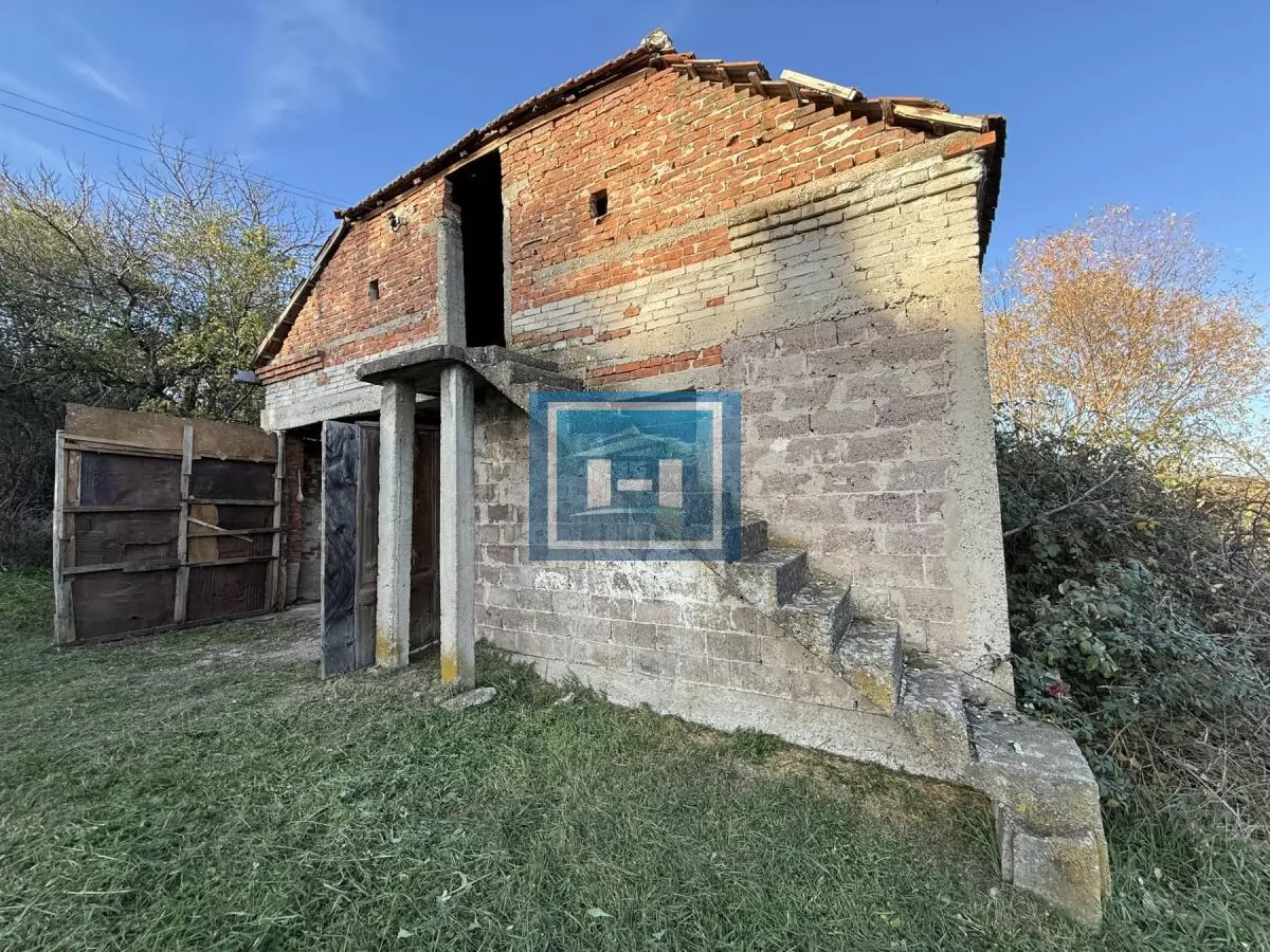 Na prodaju prostrano imanje u selu Crnče – idealno za život ili investiciju 65