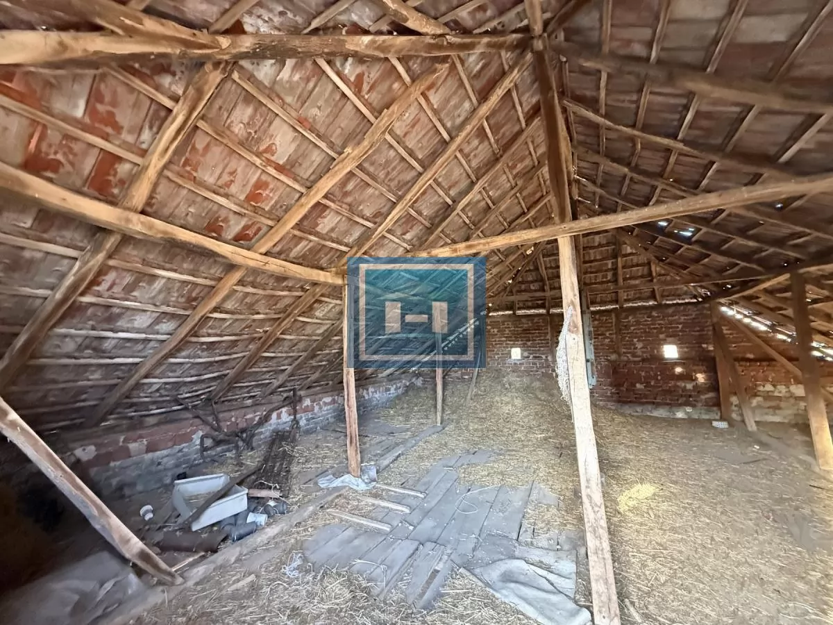 Na prodaju prostrano imanje u selu Crnče – idealno za život ili investiciju 67