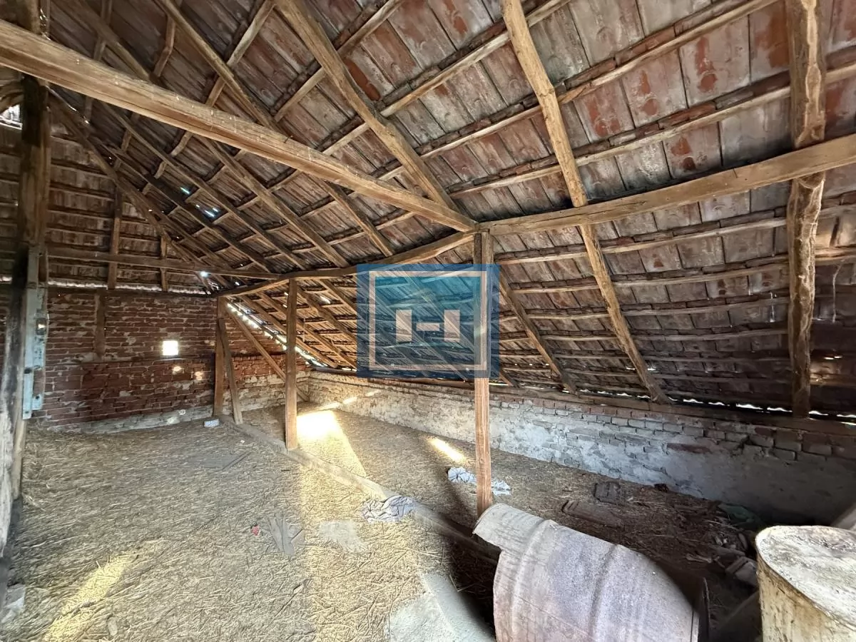 Na prodaju prostrano imanje u selu Crnče – idealno za život ili investiciju 68