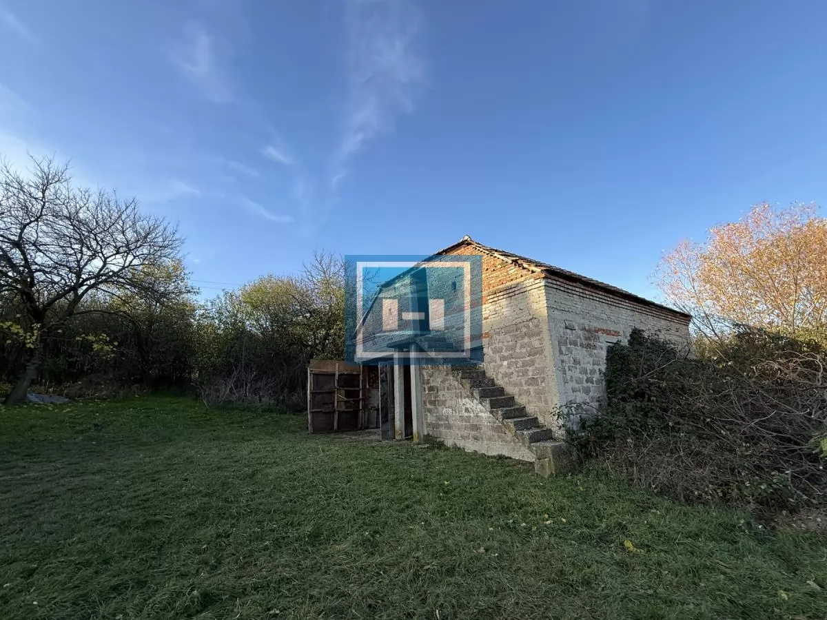 Na prodaju prostrano imanje u selu Crnče – idealno za život ili investiciju 75