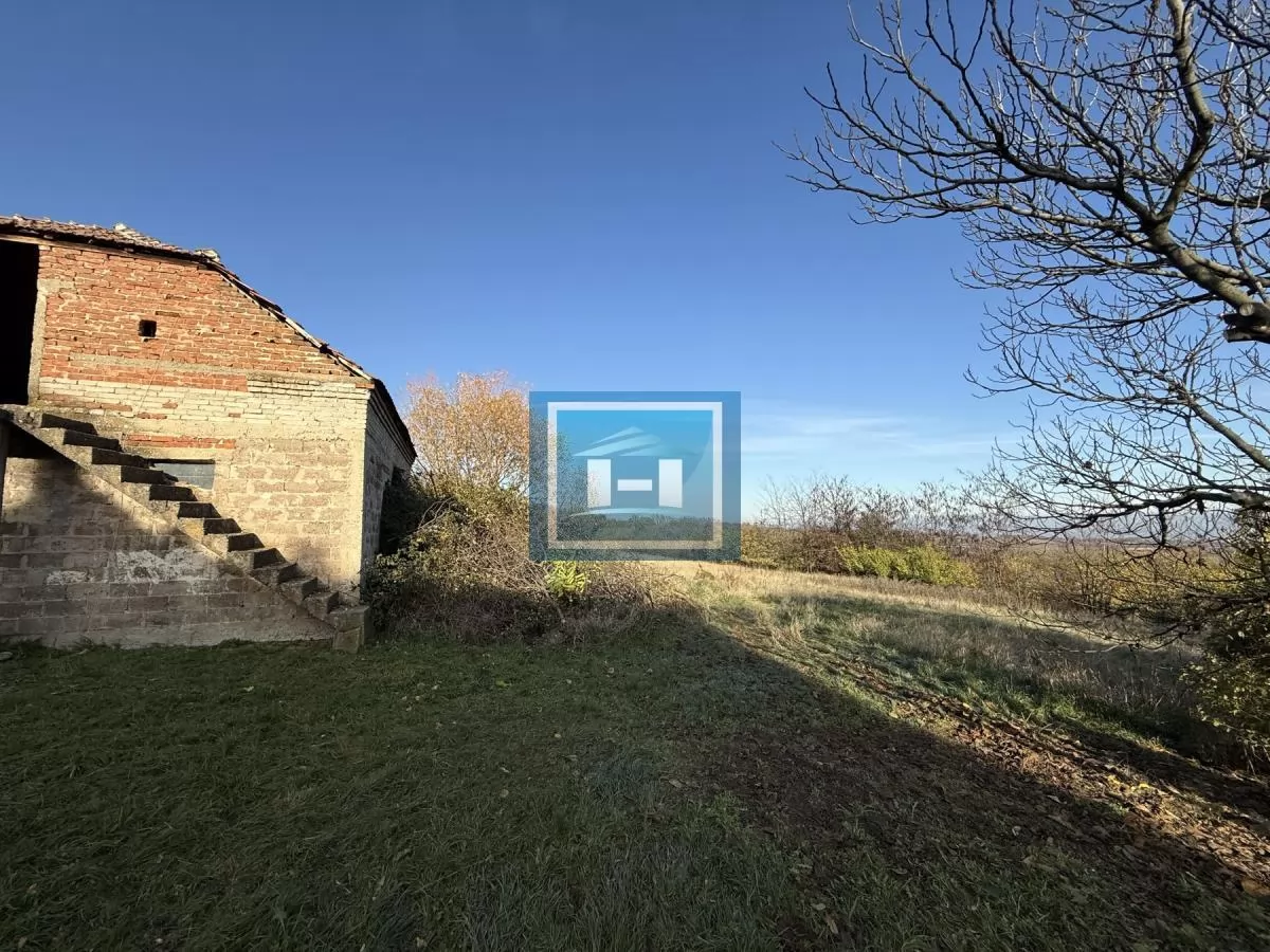 Na prodaju prostrano imanje u selu Crnče – idealno za život ili investiciju 8