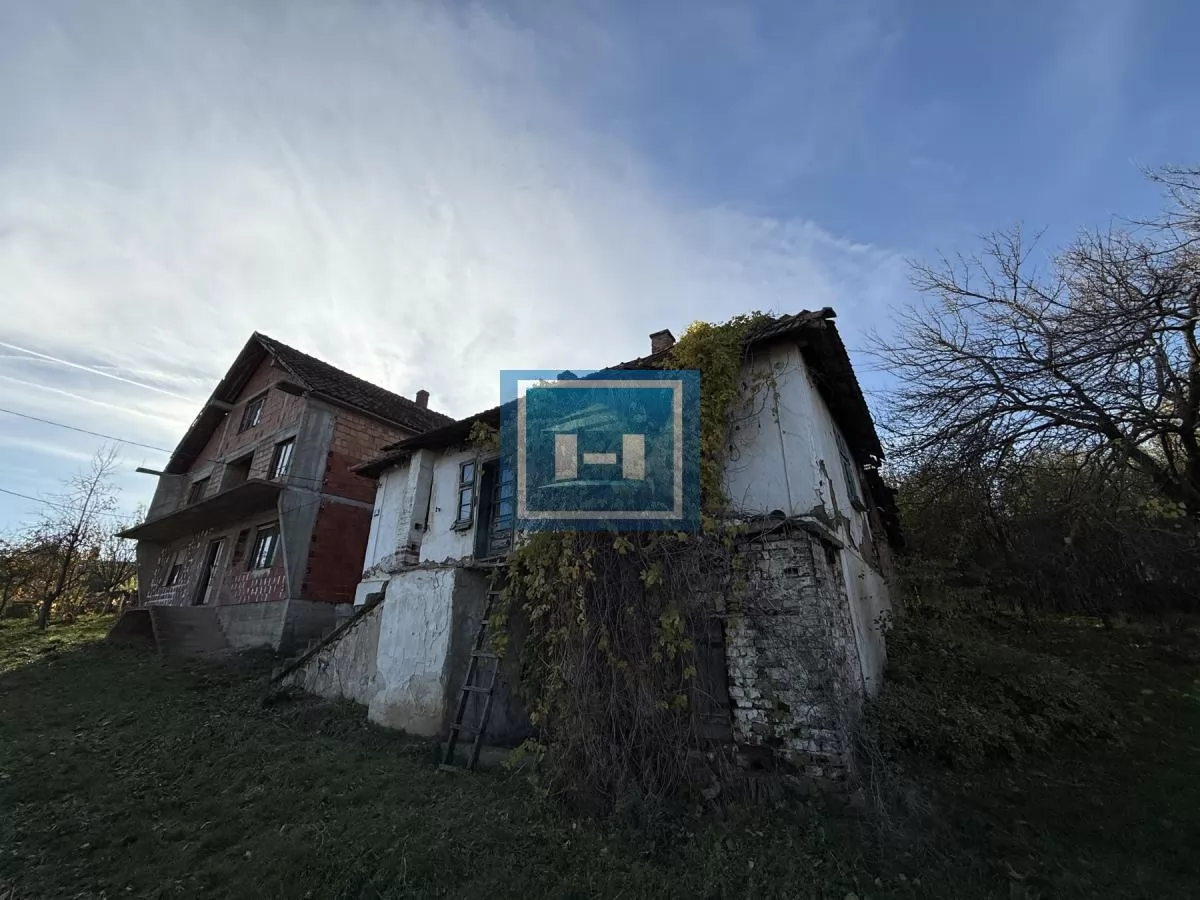 Na prodaju prostrano imanje u selu Crnče – idealno za život ili investiciju 9