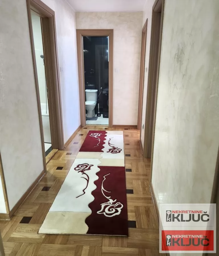 BULEVAR PATRIJARHA PAVLA IZDAJE SE TROIPOSOBAN MODERNO OPREMLJEN STAN SA GARAŽNIM MESTOM 12