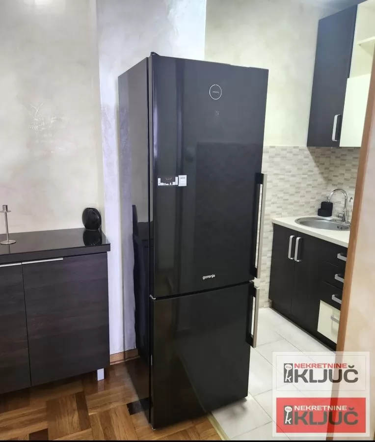 BULEVAR PATRIJARHA PAVLA IZDAJE SE TROIPOSOBAN MODERNO OPREMLJEN STAN SA GARAŽNIM MESTOM 15