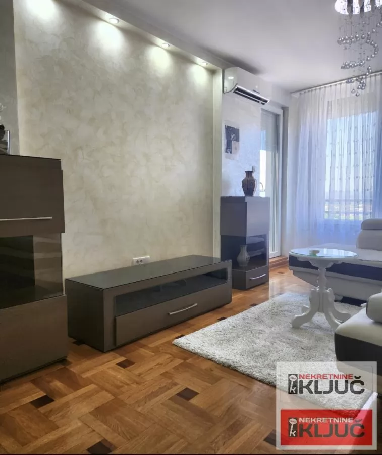 BULEVAR PATRIJARHA PAVLA IZDAJE SE TROIPOSOBAN MODERNO OPREMLJEN STAN SA GARAŽNIM MESTOM 17