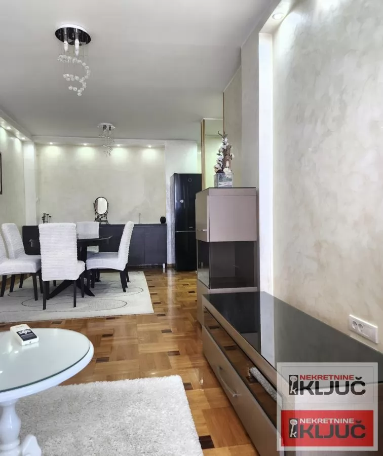 BULEVAR PATRIJARHA PAVLA IZDAJE SE TROIPOSOBAN MODERNO OPREMLJEN STAN SA GARAŽNIM MESTOM 19