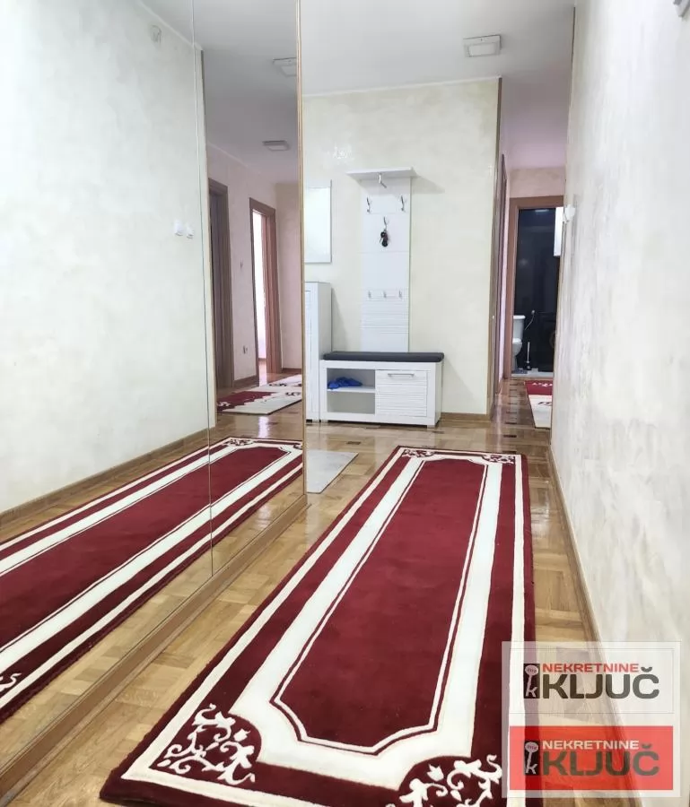 BULEVAR PATRIJARHA PAVLA IZDAJE SE TROIPOSOBAN MODERNO OPREMLJEN STAN SA GARAŽNIM MESTOM 21