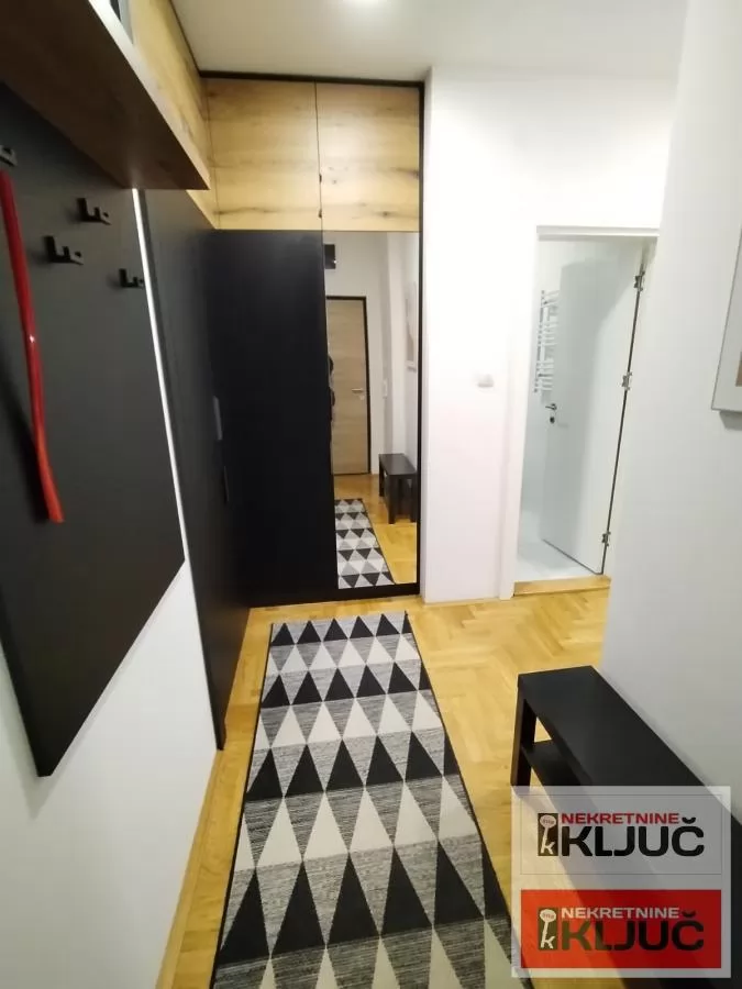 BULEVAR PATRIJARHA PAVLA IZDAJE SE TROSOBAN MODERNO OPREMLJEN STAN 12