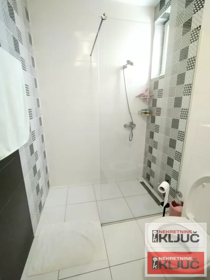 BULEVAR PATRIJARHA PAVLA IZDAJE SE TROSOBAN MODERNO OPREMLJEN STAN 13