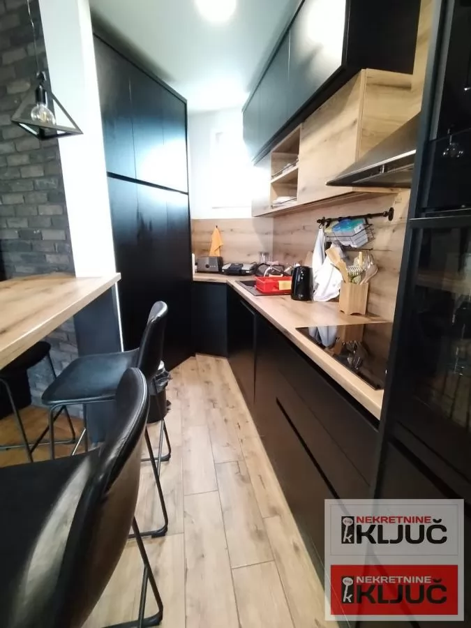 BULEVAR PATRIJARHA PAVLA IZDAJE SE TROSOBAN MODERNO OPREMLJEN STAN 15