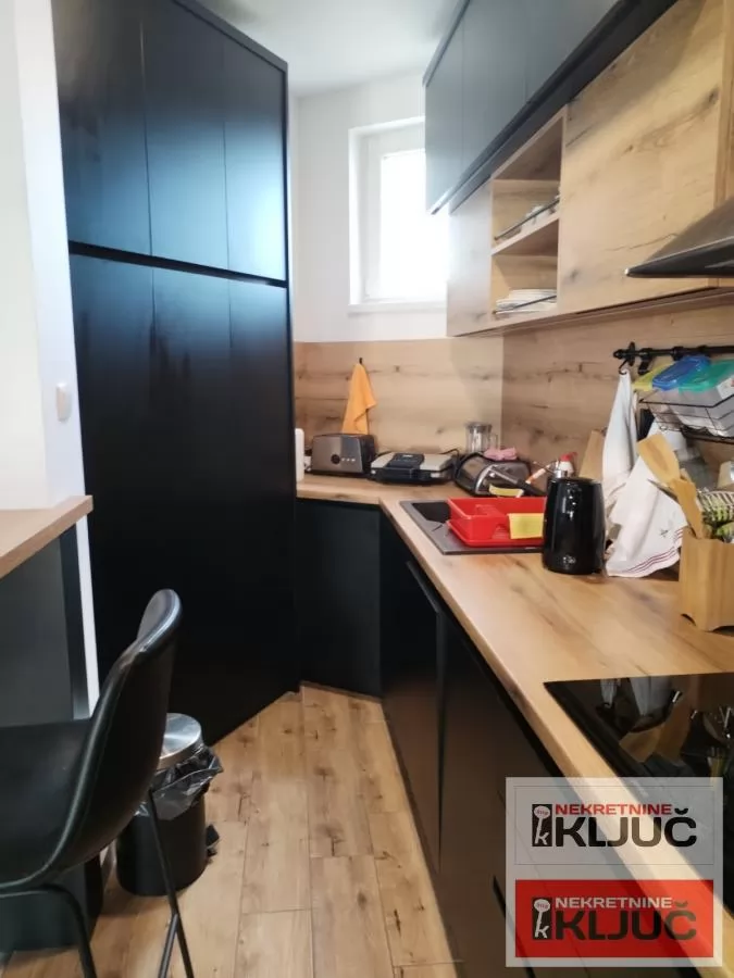 BULEVAR PATRIJARHA PAVLA IZDAJE SE TROSOBAN MODERNO OPREMLJEN STAN 16