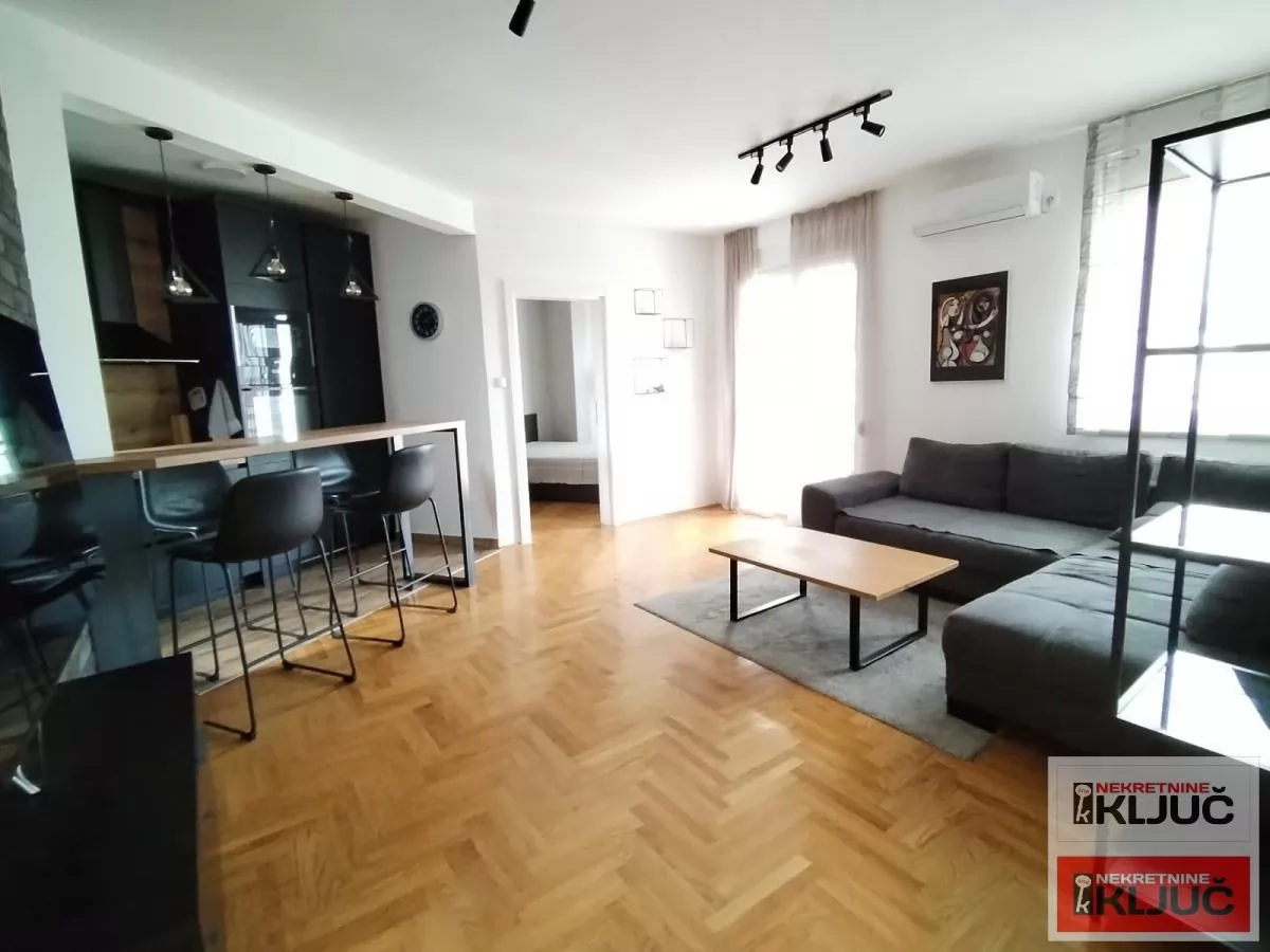 BULEVAR PATRIJARHA PAVLA IZDAJE SE TROSOBAN MODERNO OPREMLJEN STAN 2