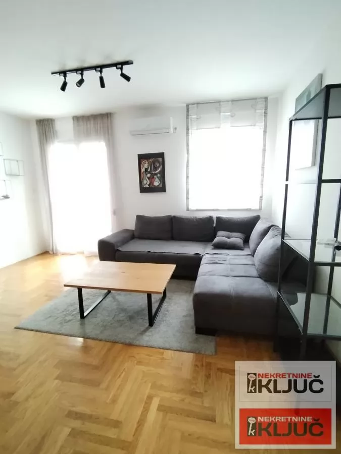 BULEVAR PATRIJARHA PAVLA IZDAJE SE TROSOBAN MODERNO OPREMLJEN STAN 3