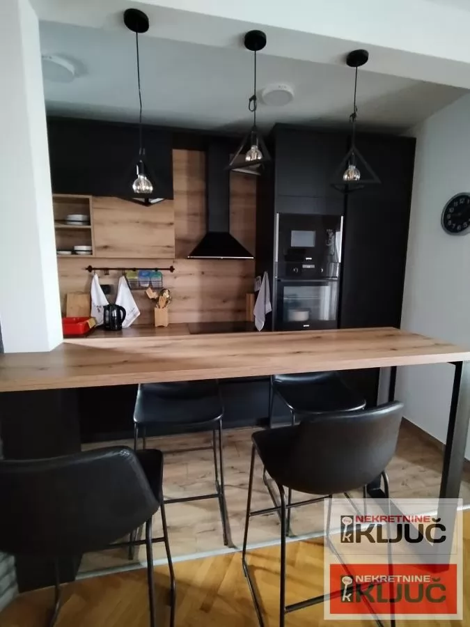 BULEVAR PATRIJARHA PAVLA IZDAJE SE TROSOBAN MODERNO OPREMLJEN STAN 5