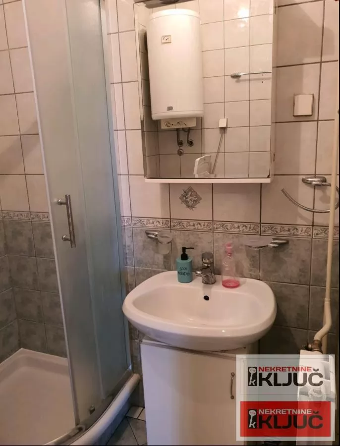 CENTAR IZDAJE SE JEDNOIPOSOBAN NAMEŠTEN STAN 10