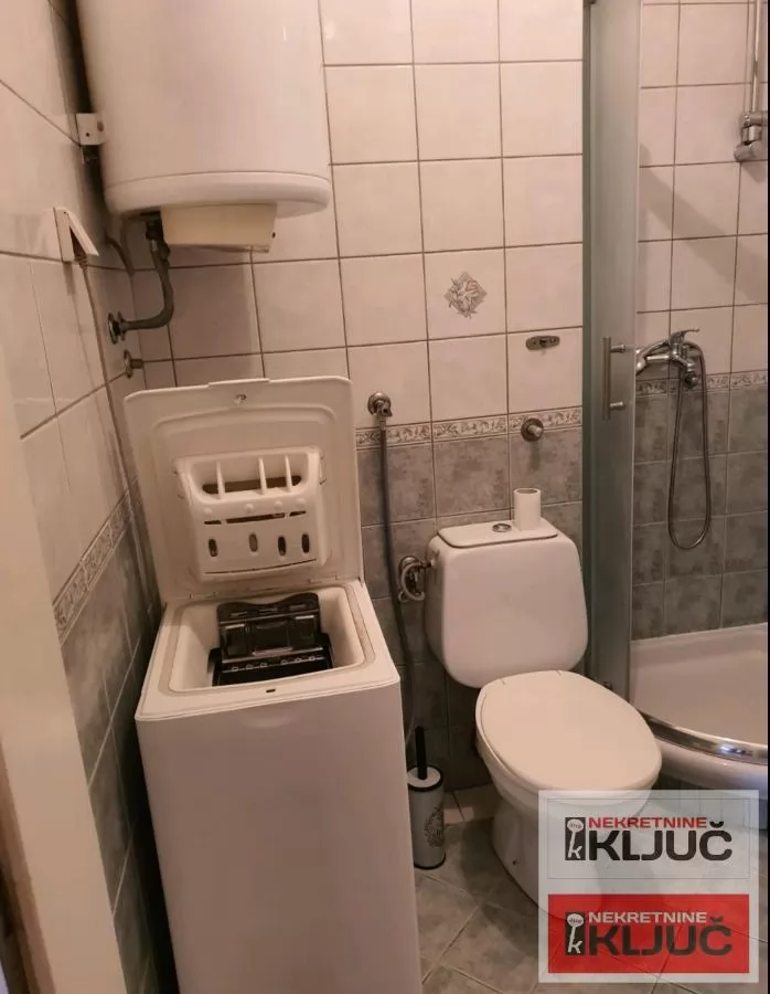 CENTAR IZDAJE SE JEDNOIPOSOBAN NAMEŠTEN STAN 11