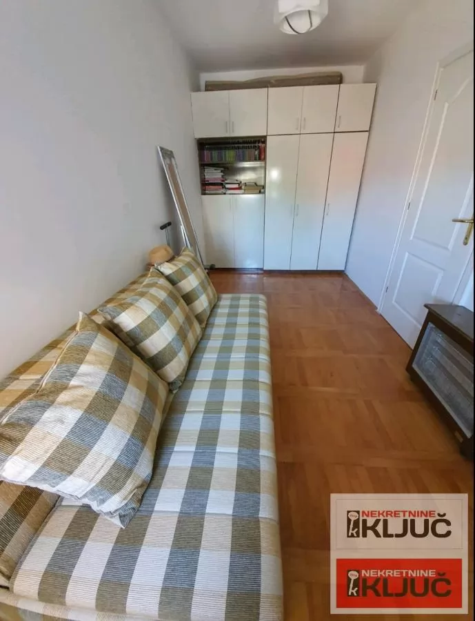 CENTAR IZDAJE SE JEDNOIPOSOBAN NAMEŠTEN STAN 13