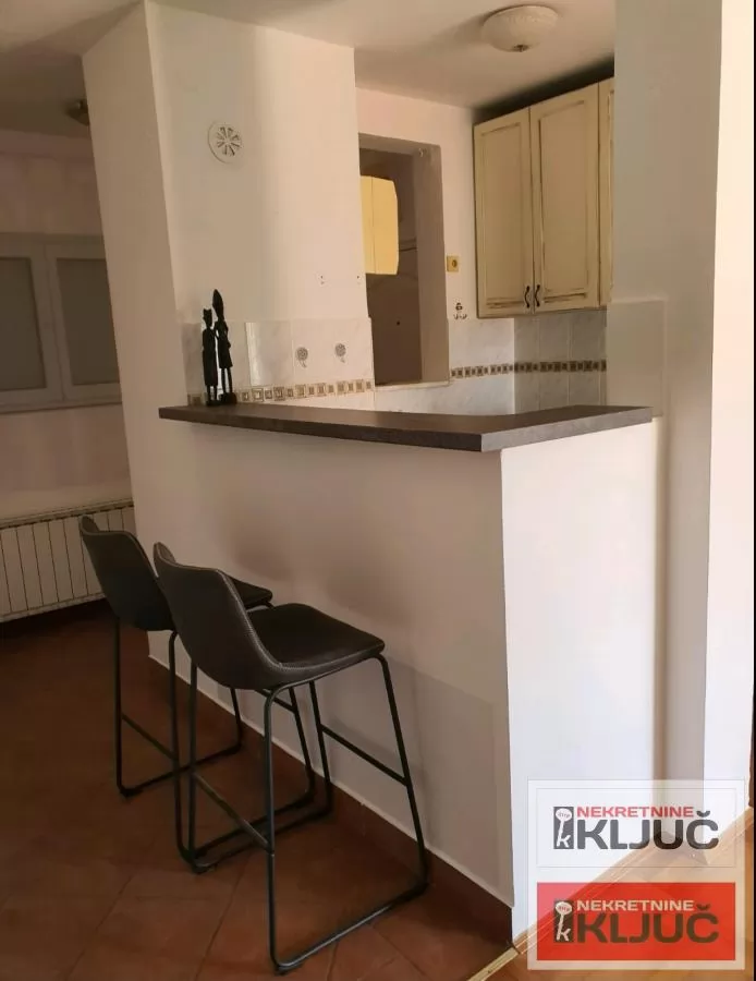 CENTAR IZDAJE SE JEDNOIPOSOBAN NAMEŠTEN STAN 7