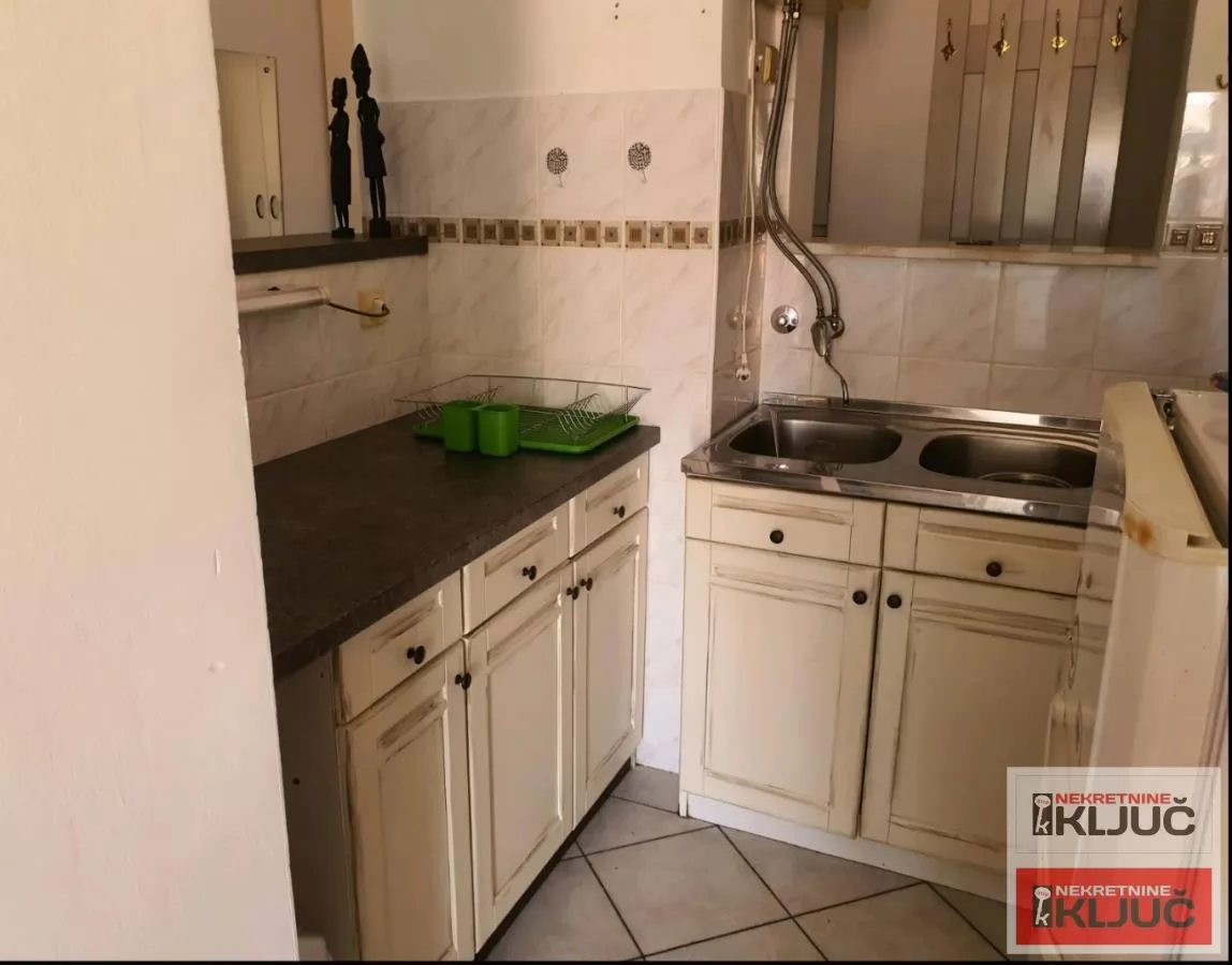 CENTAR IZDAJE SE JEDNOIPOSOBAN NAMEŠTEN STAN 8