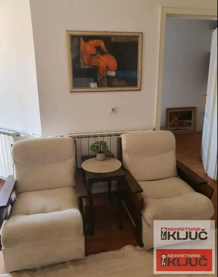 CENTAR IZDAJE SE JEDNOIPOSOBAN NAMEŠTEN STAN 9