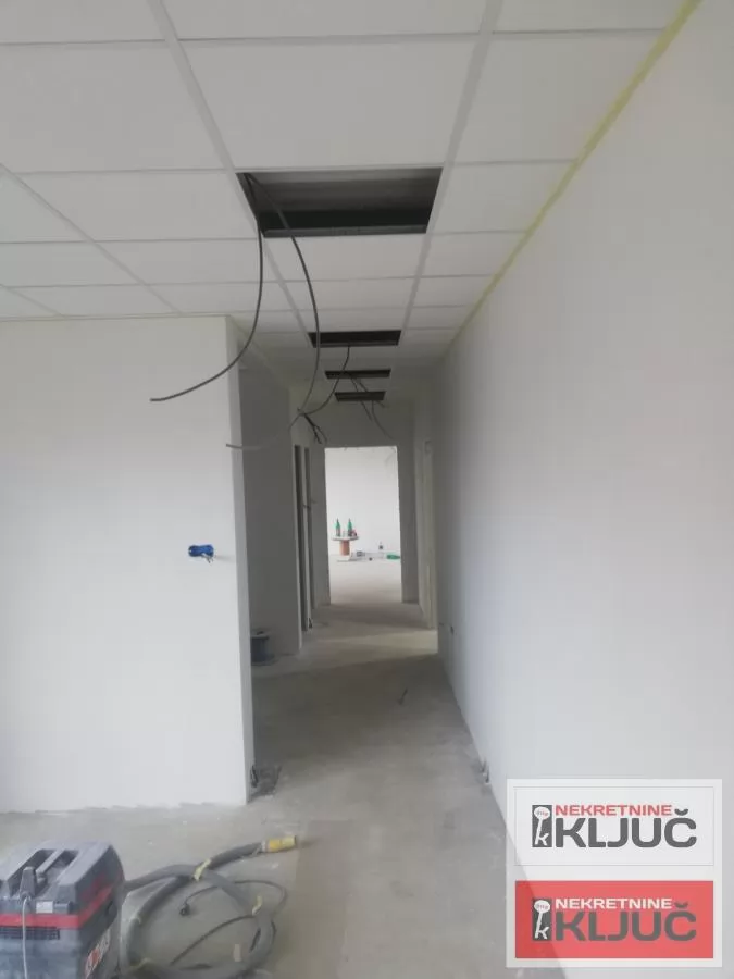 RUMENKA IZDAJE SE NOVA  VIŠENAMENSKA HALA 8