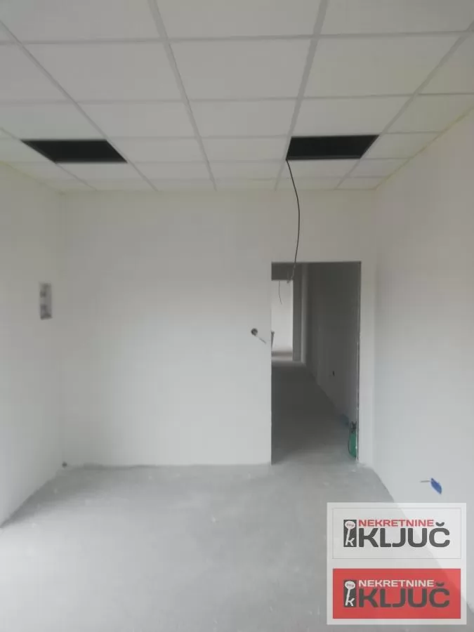 RUMENKA IZDAJE SE NOVA  VIŠENAMENSKA HALA 9