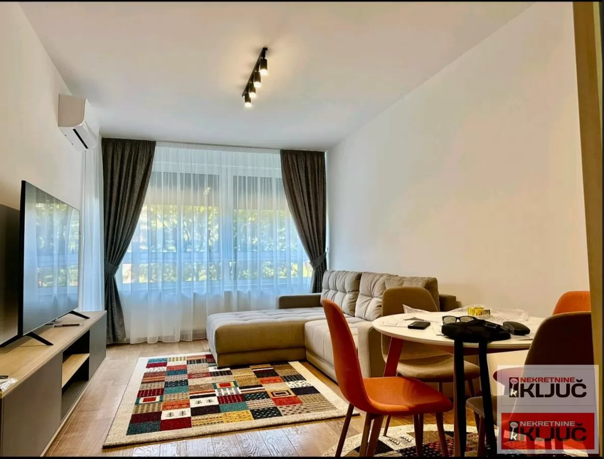 SPENS IZDAJE SE JEDNOIPOSOBAN MODERNO OPREMLJEN STAN SA GARAŽNIM MESTOM 11