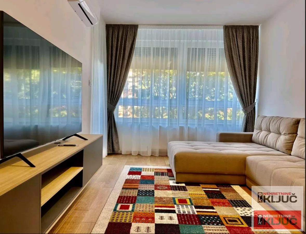 SPENS IZDAJE SE JEDNOIPOSOBAN MODERNO OPREMLJEN STAN SA GARAŽNIM MESTOM 14