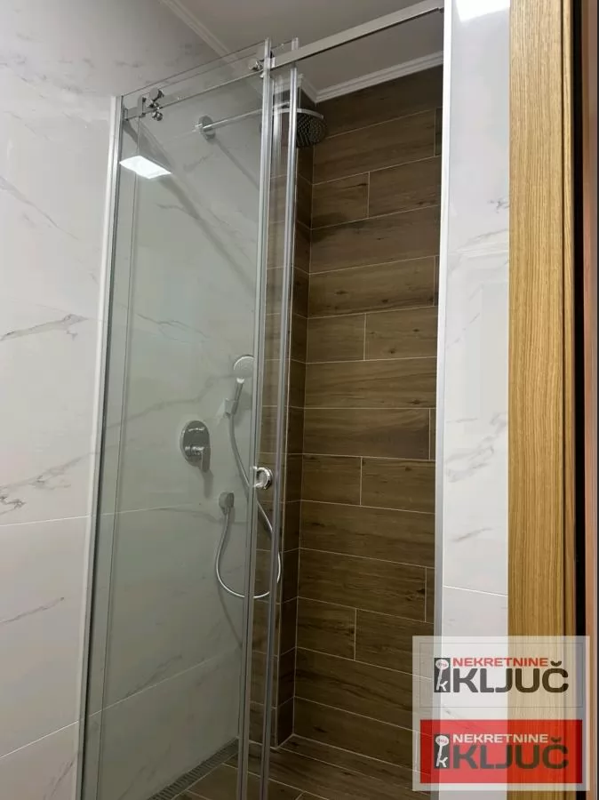 SPENS IZDAJE SE JEDNOIPOSOBAN MODERNO OPREMLJEN STAN SA GARAŽNIM MESTOM 16