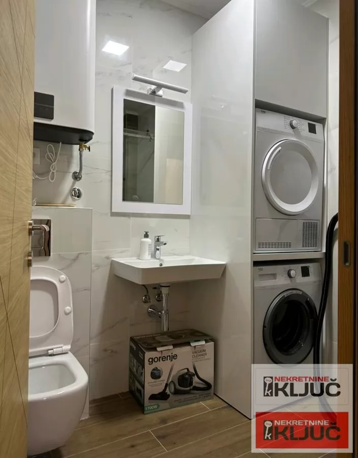 SPENS IZDAJE SE JEDNOIPOSOBAN MODERNO OPREMLJEN STAN SA GARAŽNIM MESTOM 17