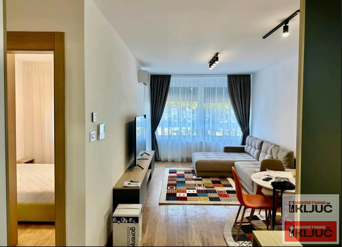 SPENS IZDAJE SE JEDNOIPOSOBAN MODERNO OPREMLJEN STAN SA GARAŽNIM MESTOM 2