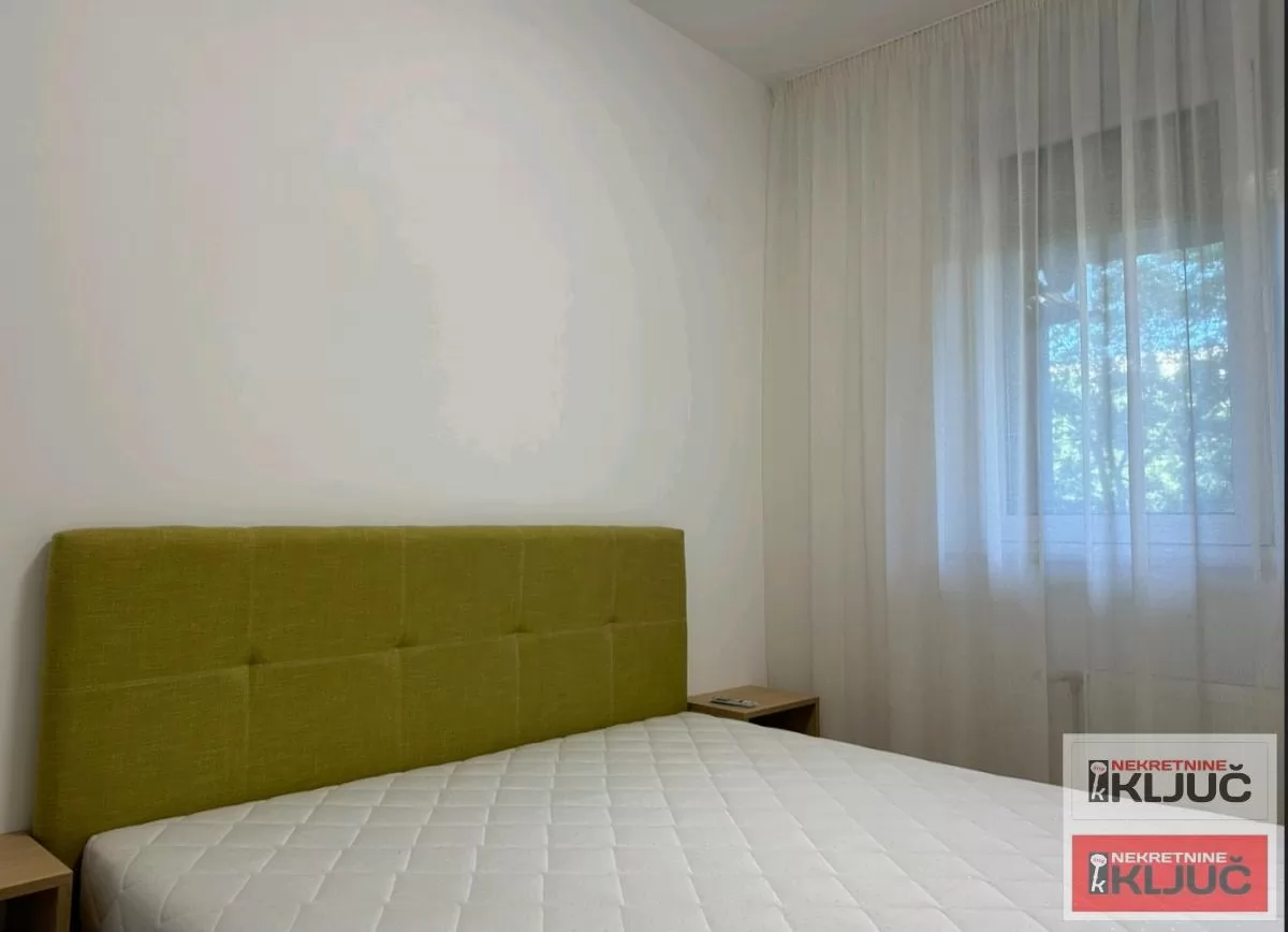 SPENS IZDAJE SE JEDNOIPOSOBAN MODERNO OPREMLJEN STAN SA GARAŽNIM MESTOM 20