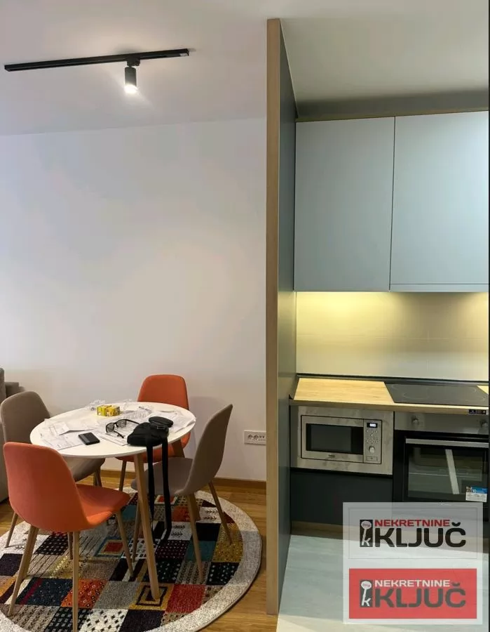 SPENS IZDAJE SE JEDNOIPOSOBAN MODERNO OPREMLJEN STAN SA GARAŽNIM MESTOM 4