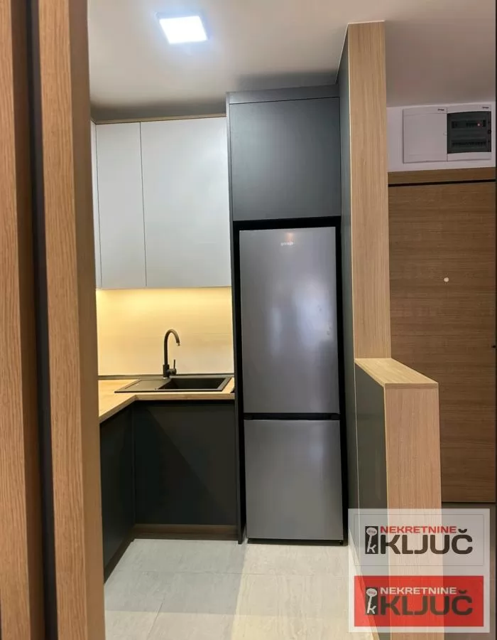 SPENS IZDAJE SE JEDNOIPOSOBAN MODERNO OPREMLJEN STAN SA GARAŽNIM MESTOM 6