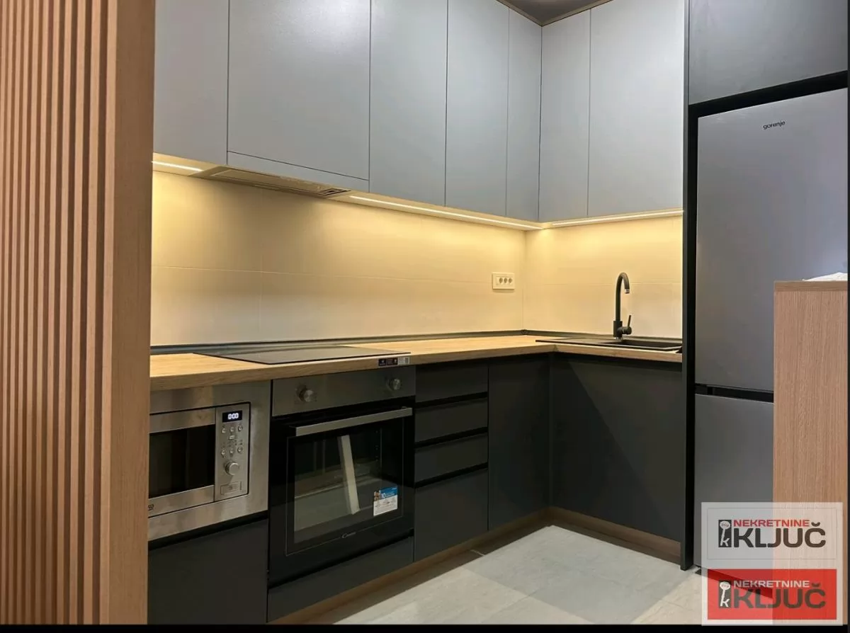 SPENS IZDAJE SE JEDNOIPOSOBAN MODERNO OPREMLJEN STAN SA GARAŽNIM MESTOM 9