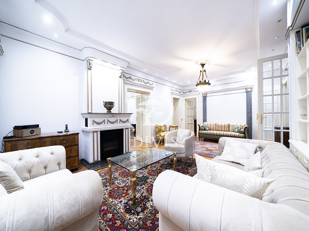 Salonski stan u Maršala Birjuzova  125m²  balkon  podrum 1