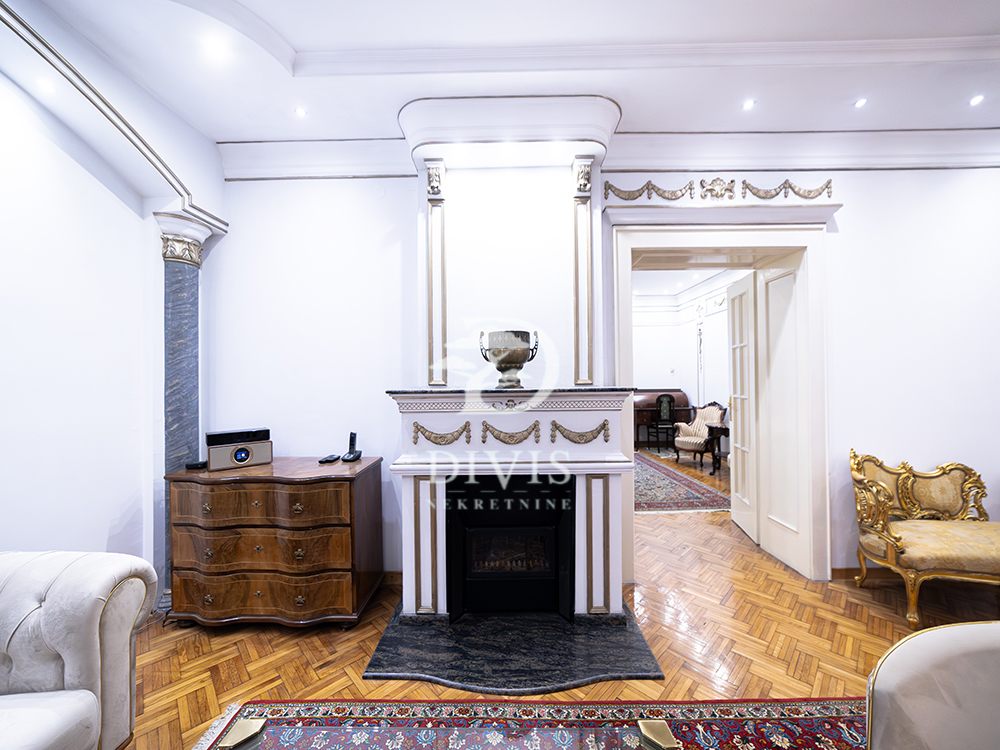 Salonski stan u Maršala Birjuzova  125m²  balkon  podrum 3