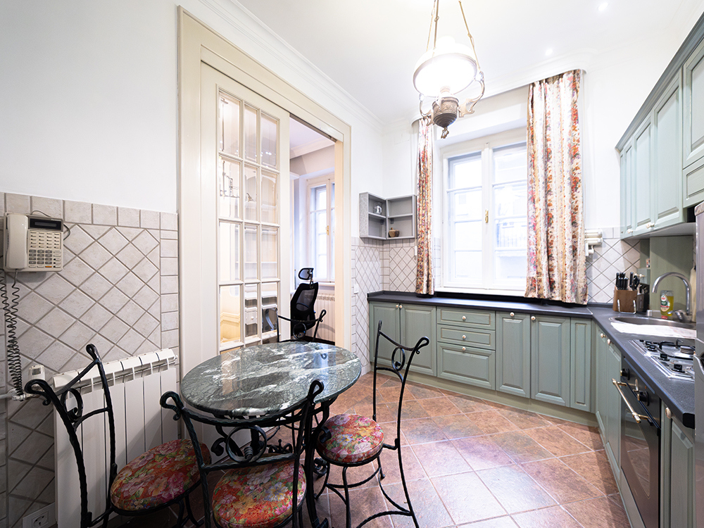 Salonski stan u Maršala Birjuzova  125m²  balkon  podrum 4