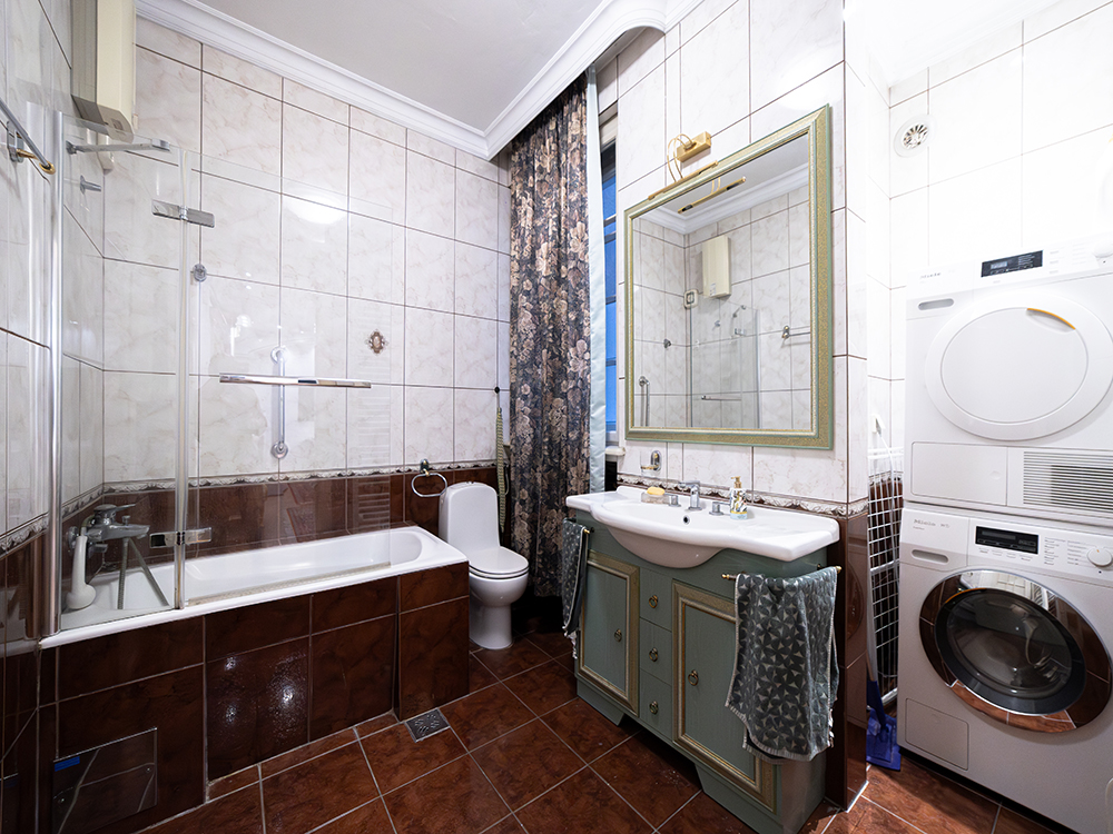 Salonski stan u Maršala Birjuzova  125m²  balkon  podrum 5