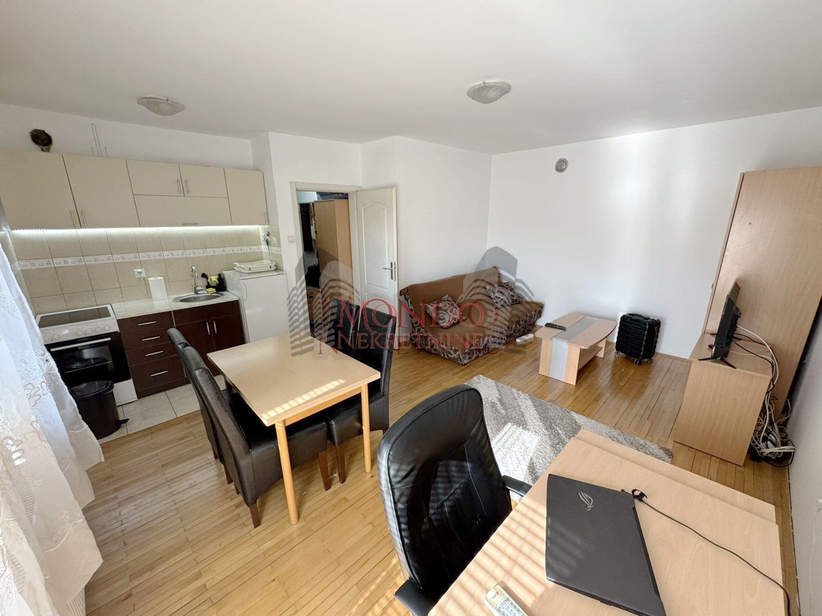 Garsonjera u blizini Pravnog fakulteta, novogradnja 2