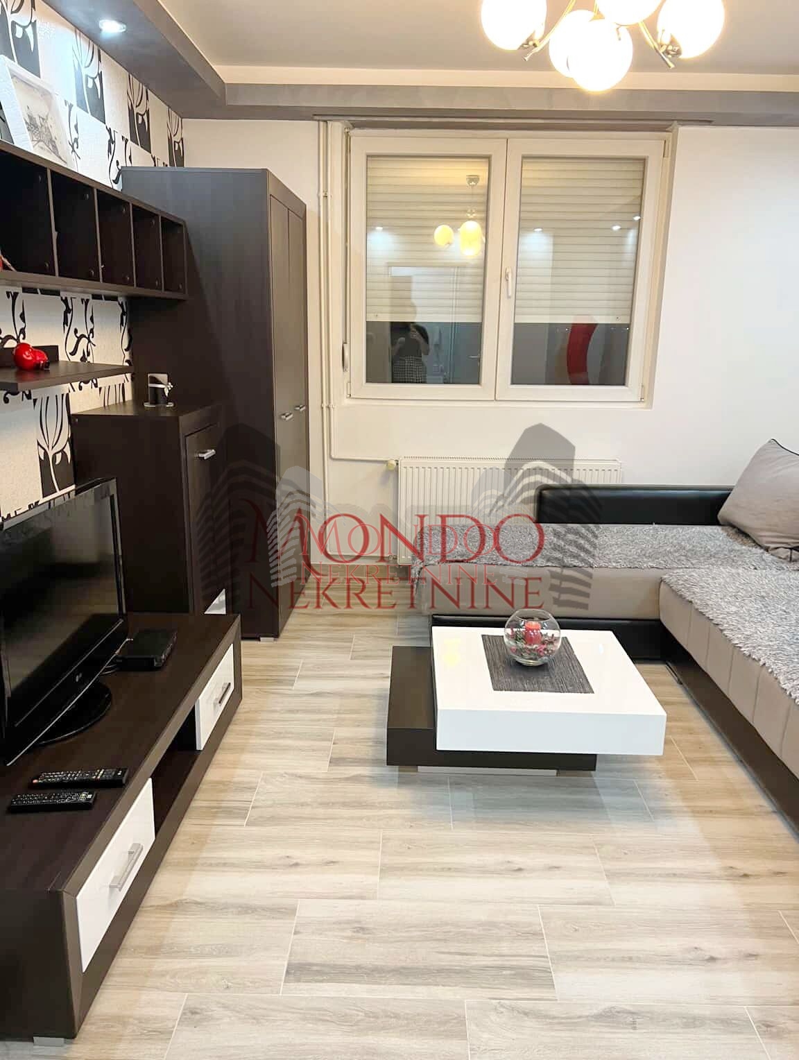 Trosoban stan u Duvaništu 1