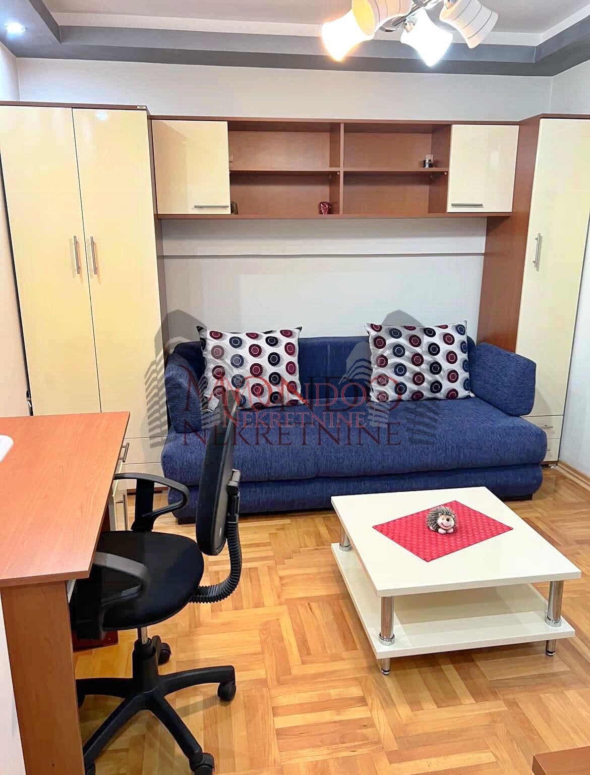 Trosoban stan u Duvaništu 8